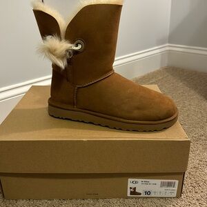 BRAND NEW UGG IRINA - SIZE 10